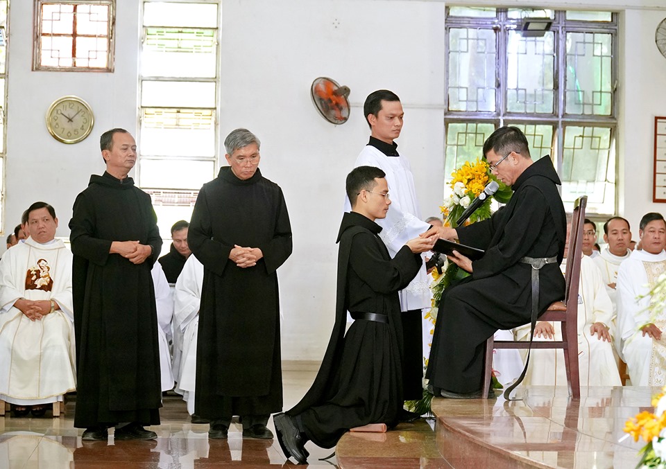 Tỉnh Dòng Gioan Thiên Chúa Việt Nam mừng lễ thánh Tổ phụ và nghi thức tuyên khấn Trọng thể