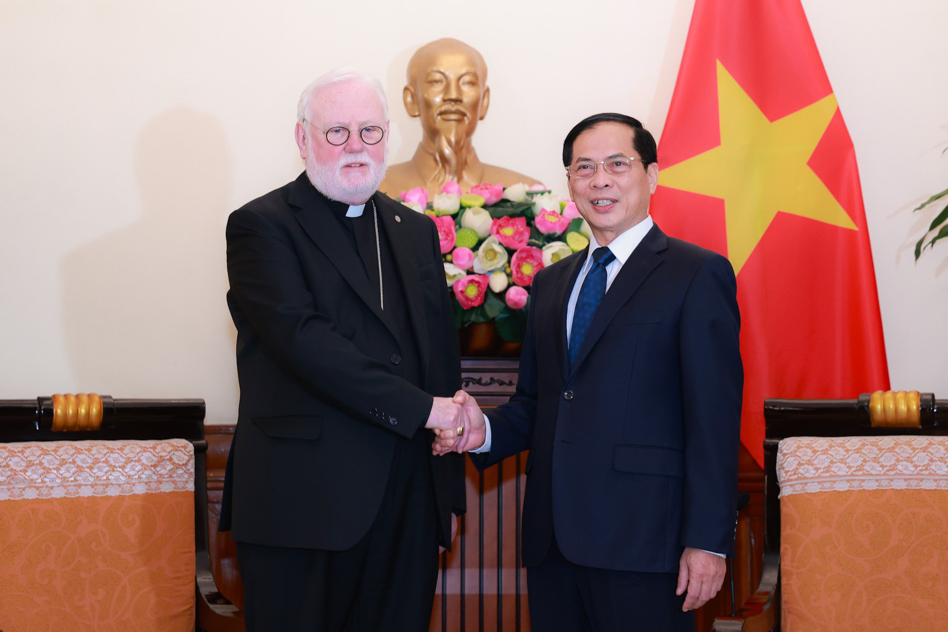 Lần đầu tiên Bộ trưởng Ngoại giao Tòa Thánh viếng thăm Việt Nam