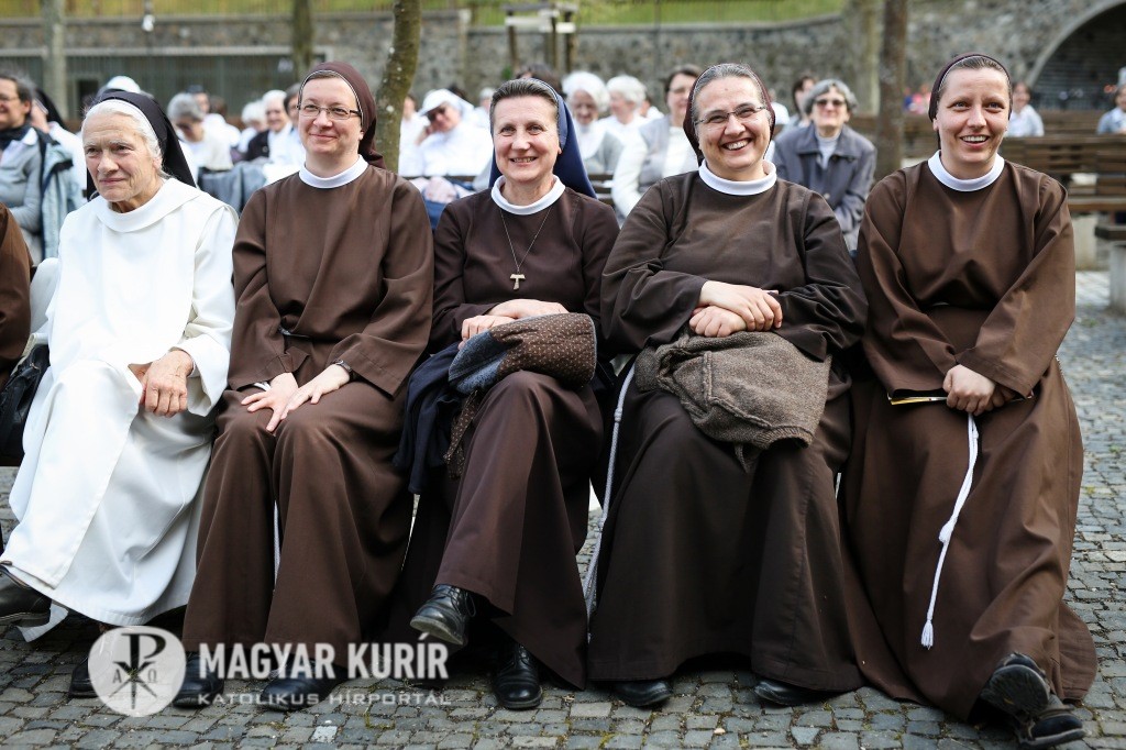 NGÀY THẾ GIỚI ĐỜI SỐNG THÁNH HIẾN NĂM 2026