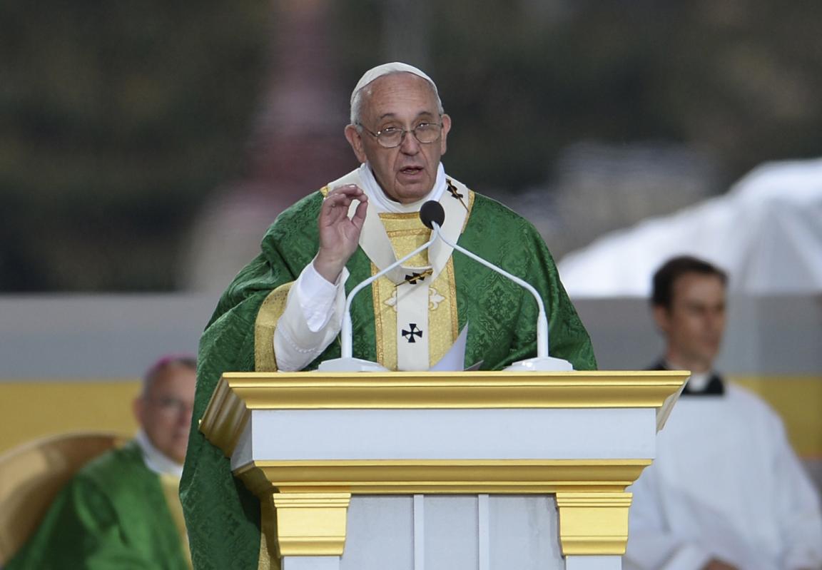 Hôm nay Thiên Chúa đang khóc trước thiên tai và chiến tranh