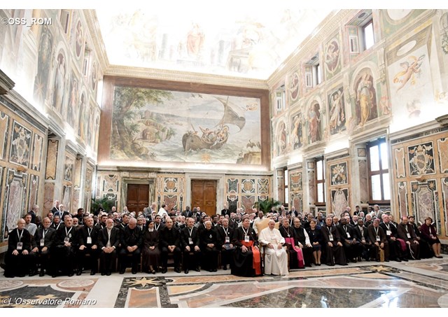 ĐTC cổ võ sự cộng tác giữa Giám Mục và Tu Sĩ