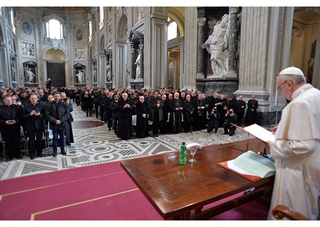 Đức Thánh Cha gặp gỡ hàng ngàn linh mục, tu sĩ nam nữ Milano