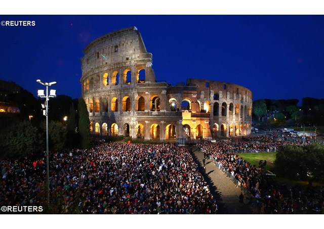 Đức Thánh Cha chủ sự buổi đi Đàng Thánh Giá trọng thể